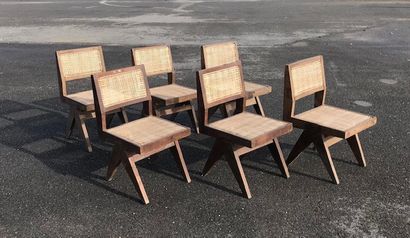 null Suite de 6 chaises "DINING CHAIRS" de Pierre Jeanneret (1896-1967)

Chaises...