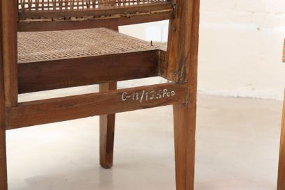 null Ensemble de 4 fauteuils de Pierre Jeanneret (1896-1967)

En teck, au dossier...