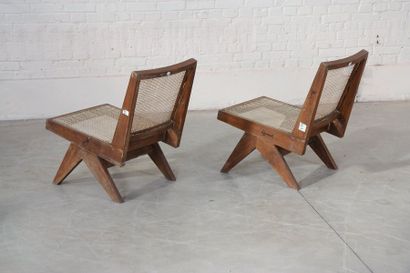 null Exceptionnelle paire de chauffeuses "ARMLESS LOUNGE CHAIRS" de Pierre Jeanneret...