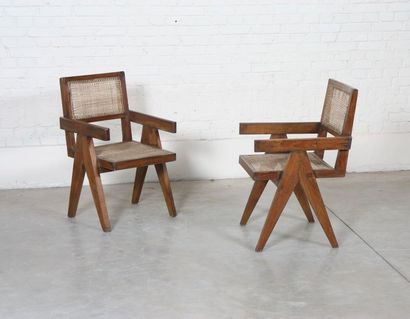 null Ensemble de deux "Office Cane Chairs" de Pierre Jeanneret (1896-1967)

En teck,...