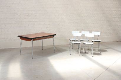 null Ensemble formica

Comprenant 5 chaises autour d'une table rectangulaire à 2...