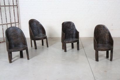 null Chaises Naga

Suite de quatre chaises Naga de forme cylindrique en teck massif...