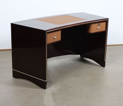 null Elegant bureau Art Déco

En placage de palissandre ouvrant par deux tiroirs...