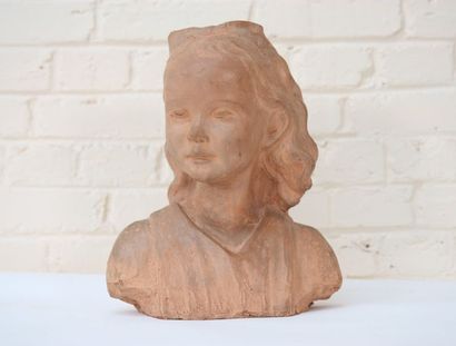 null Buste « jeune fille au ruban » 

Sculpture en terre cuite représentant une petite...