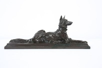 null Bronze chien couché de Giacomo Merculiano (1859-1935)

En bronze représentant...