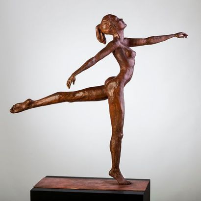 null “ARABESQUE” DE Christian CHARVET
Sculpture en Bronze à patine brune représentant...