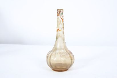 null Vase de Gallé modèle "Lien d'amour"

Vase en pâte de verre à décor de fleurs...