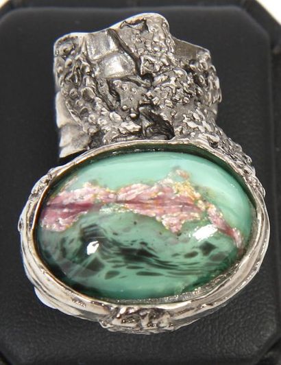 null Bague ARTY YSL

En métal argenté. Pierre marbrée en pâte de verre turquoise...