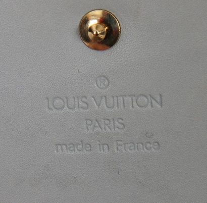null Porte carte Louis Vuitton

En cuir monogramme vernis beige. Modèle bandoulière...