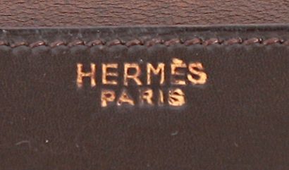 null Sac Ring Hermès Paris
En cuir box chocolat et fermoir en métal plaqué or.
Très...