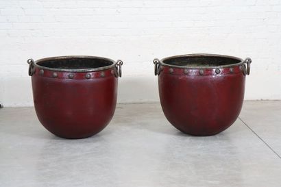null Importante paire de jarres à huile

De forme cylindrique en bronze martelé,...