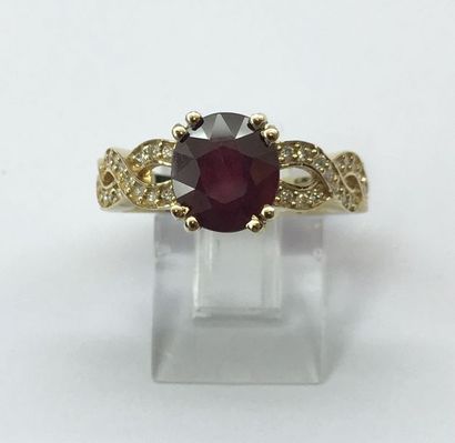 null Bague 

Solitaire Or jaune 18 Kt, diamant 0.44 Cts et Rubellite ovale app. 2.50...