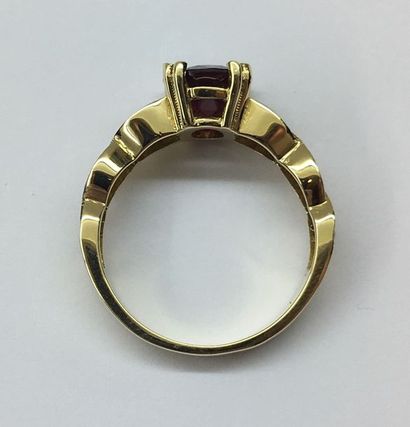 null Bague 

Solitaire Or jaune 18 Kt, diamant 0.44 Cts et Rubellite ovale app. 2.50...