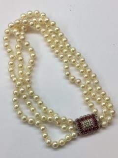 null Choker 

Perles rubis et diamants vintage années 30, 133 perles 6.75 mm,15 diamants...