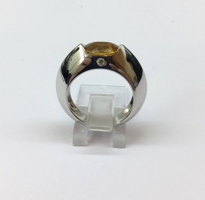 null Bague 

Signée originale PIAGET 1998 avec saphir jaune et diamant.