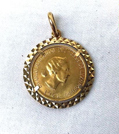 null Médaille
En Or 18 carats. Pièce à l'effigie de la Grande-Duchesse Charlotte...