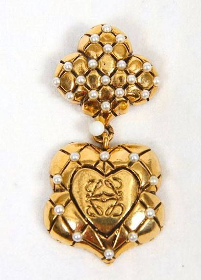 null Broche Loewe

En métal doré de forme coussin à décor de perles.

Dimensions:...