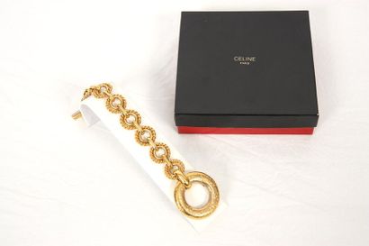 null Bracelet Céline

En métal doré à fermoir toogle. Dans sa boite d'origine.

Dimensions:...