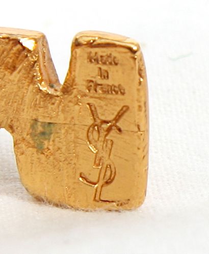null Bracelet Jonc YSL

En métal doré, de forme torsadée.

Dimensions: D: 6,5 cm