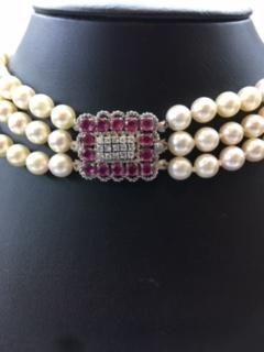 null Choker 

Perles, rubis et diamants en monture vintage années 30. 133 perles...