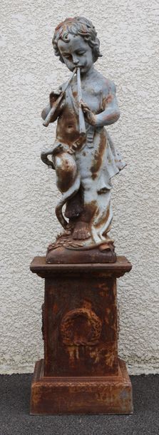 null STATUE "CHERUBIN A LA FLUTE" EN FONTE SUR SOCLE

Etat d'usage.

Epoque XXème...