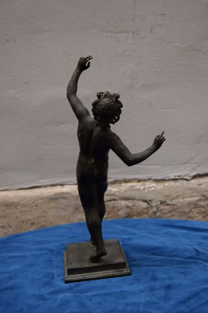 null D'après l'ANTIQUE, XIX ème, Faune dansant, bronze à patine à l'antique. Haut.:...
