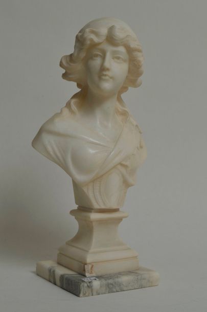 null D'après CIPRIANI, buste de femme, albâtre signée. Haut. Totale: 38 cm. 