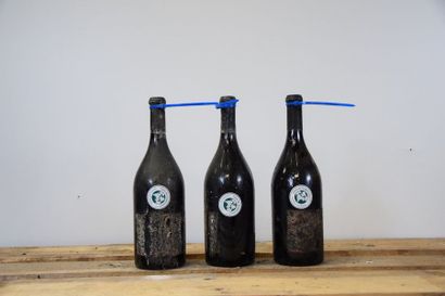 null 12 bouteilles ALOXE-CORTON Tollot-Beaut 2011 & 2012 (eta, trop abîmées pour...
