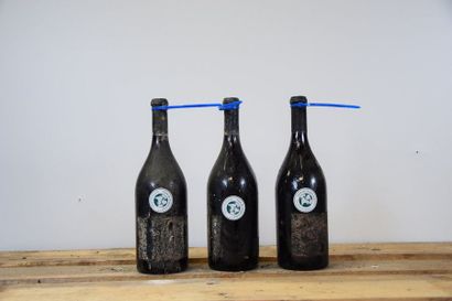 null 12 bouteilles ALOXE-CORTON Tollot-Beaut 2011 & 2012 (eta, trop abîmées pour...
