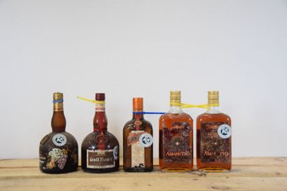 null 5 bouteilles SPIRITUEUX DIVERS (Grand-Marnier, Cointreau, Amaretto) 