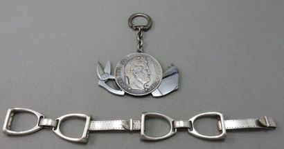 null Bracelet "Etriers" et Porte-Clefs en argent 

 à 925°/00, stylisant des étriers...