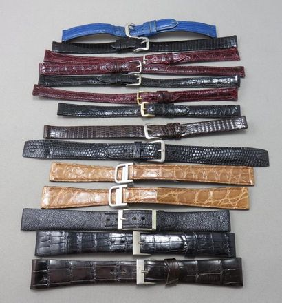 null Lot de 14 Bracelets de Montre en cuir neufs

 de couleurs bordeaux, noir, fauve,...