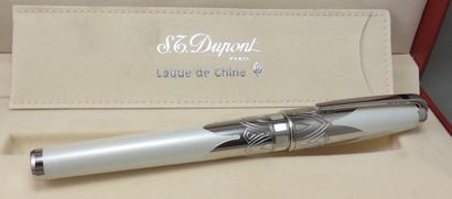 null St Dupont 

 Stylo Plume modèle "Taj Mahal" série limitée

 laque de chine nacrée...