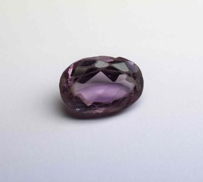 null Large AMETHYSTE on beautifully colored paper weighing 20.50 carats. (repoli...