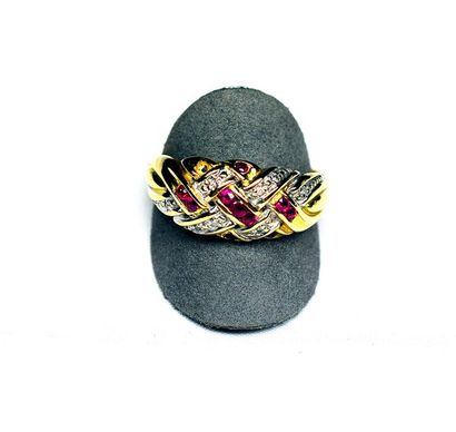 null Yellow gold ring decorated with a checkerboard of rubies and diamonds. Weight...
