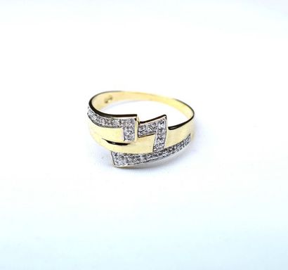 null RING in bicolor gold 3 diamond motifs. Weight of gold: 1.97 gr. 