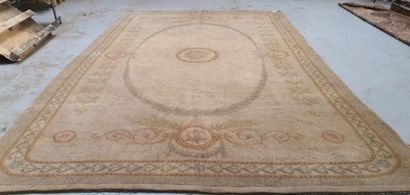 null Important RUG at the point of the soap factory with ivory field decorated with...