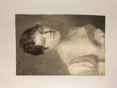 null 
Ecole FRANCAISE du XIX ème, Portrait de femme, dessin au fusain. 47,5 x 32...