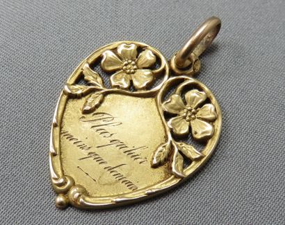 null Pendentif Cœur Art Nouveau

 en or à 750°/00, stylisant un cœur, enrichi de...
