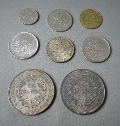null Lot de 7 Pièces en argent composé de:

 2 Pièces de 50 Francs "Hercule" à 900°/00,...