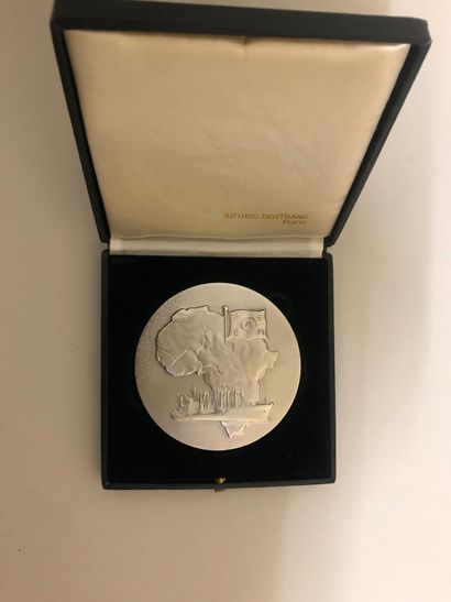 null MEDAILLE en bronze argenté Société Ouest Africaine d'Entreprises Maritimes....