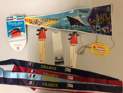 null Ensemble de SOUVENIRS du paquebot "FRANCE" comprenant: 1 étiquette à bagages...