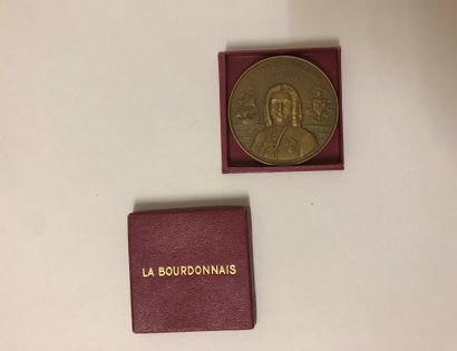null MEDAILLE en bronze Compagnie des Messageries Maritimes du paquebot LA BOURDONNAIS...