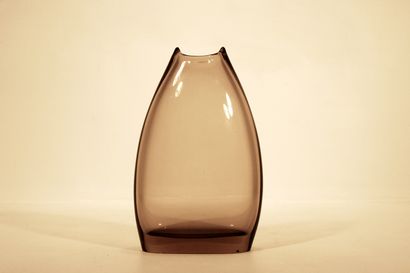 null Peter LUTKEN (1916-1998), Vase "Drop" en verre soufflé brun. Edition Holmegaard....