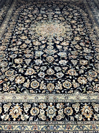 null Typical Kachan carpet signed (Persia) center Iran, weft and warp in cotton,...