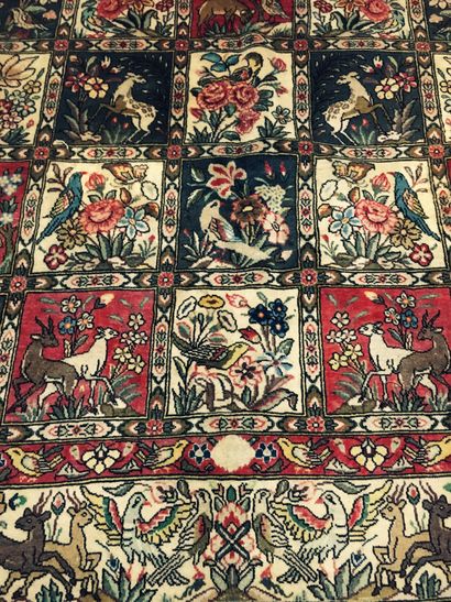 null 
Important Royal Bakhtiar carpet (Persia) center Iran, weft and warp in cotton,...