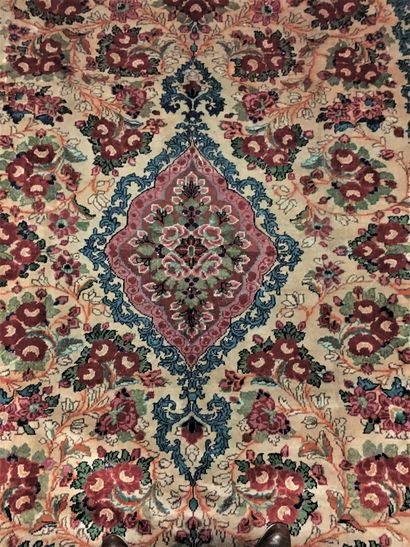 null 
Important Mahal carpet (Persia), West Iran, weft and warp in cotton, wool velvet,...