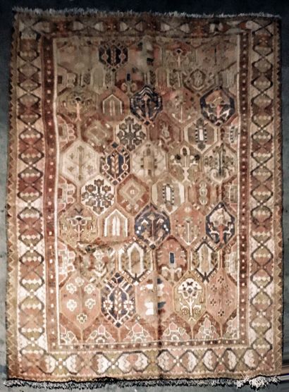 null Bakhtiar (Persia) carpet, central-western Iran, cotton weft and warp, wool pile,...