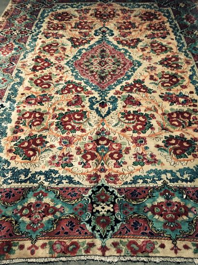 null 
Important Mahal carpet (Persia), West Iran, weft and warp in cotton, wool velvet,...