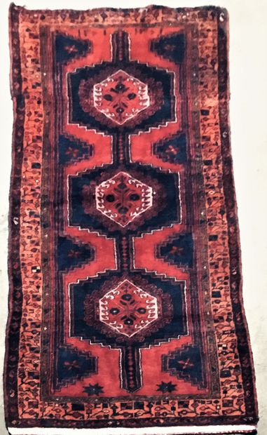 null Corridor Zandjan carpet (Persia) West Iran, cotton weft and warp, wool pile,...